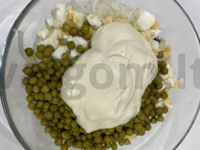 Keptų baklažanų ir marinuotų svogūnų salotas Žingsnis 5