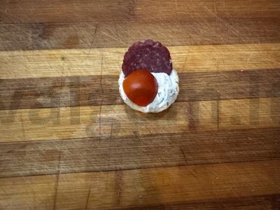 Sūrio ir dešros užkandžių taurėlės Žingsnis 5