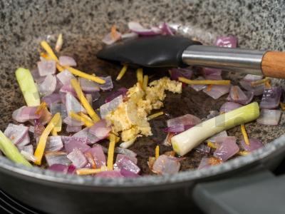 Azijietiška imbiero žuvis su žaliu svogūnu Žingsnis 5