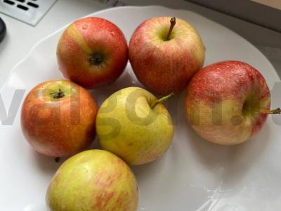 Obuolių žiedai sluoksniuotame tešloje Žingsnis 1