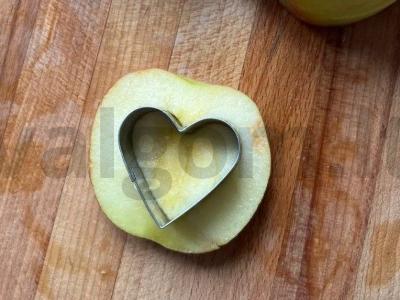 Obuolių žiedai sluoksniuotame tešloje Žingsnis 3