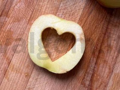 Obuolių žiedai sluoksniuotame tešloje Žingsnis 4