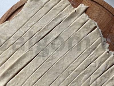 Obuolių žiedai sluoksniuotame tešloje Žingsnis 6