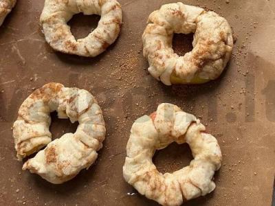 Obuolių žiedai sluoksniuotame tešloje Žingsnis 12