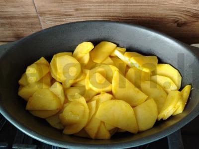 Lengva užkepėlė su vištienos filė, pomidorais ir bulvėmis Žingsnis 1