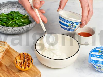 Sumuštinis su vištiena, špinatais ir jogurto padažu Žingsnis 5