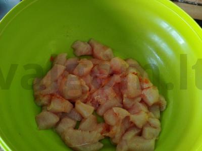 Lengva užkepėlė su vištienos filė, pomidorais ir bulvėmis Žingsnis 3