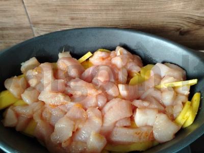 Lengva užkepėlė su vištienos filė, pomidorais ir bulvėmis Žingsnis 4