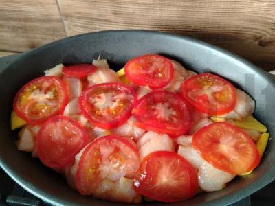 Lengva užkepėlė su vištienos filė, pomidorais ir bulvėmis Žingsnis 5