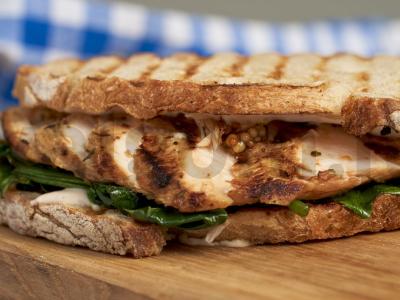 Sumuštinis su vištiena, špinatais ir jogurto padažu Žingsnis 8