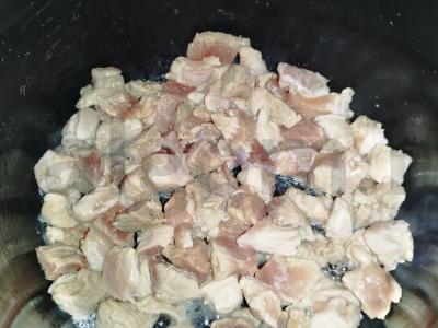 Rudųjų ryžių plovas su kiauliena lėtoje viryklėje Žingsnis 2