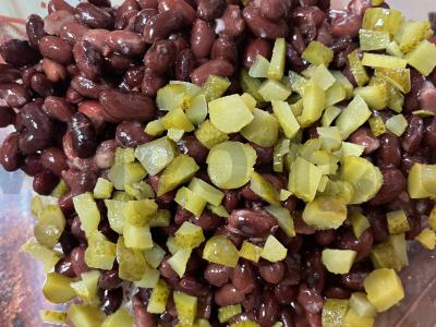 Salotas su pupelėmis ir marinuotais agurkais Žingsnis 4