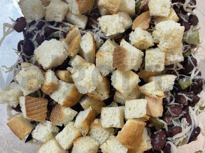 Salotas su pupelėmis ir marinuotais agurkais Žingsnis 6