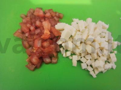 Salotas su daržovėmis, sūriu ir avižų sėlenomis Žingsnis 1