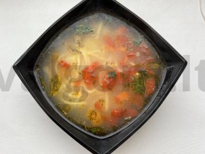 Daržovių sriuba su namine makaronais pagrindine nuotrauka