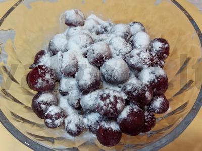 Vaisių pyragėliai su vyšniomis Žingsnis 1