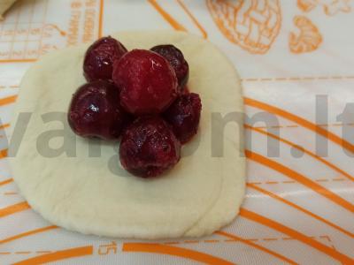 Vaisių pyragėliai su vyšniomis Žingsnis 3