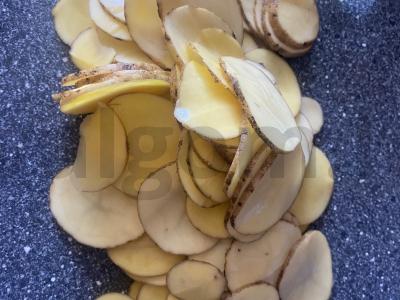 Bulvės su česnaku ir paprika orkaitėje Žingsnis 1