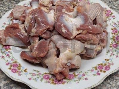 Vištienos skrandžiai su daržovėmis ir žolelėmis Žingsnis 1