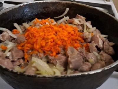 Vištienos skrandžiai su daržovėmis ir žolelėmis Žingsnis 7