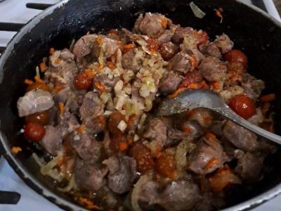 Vištienos skrandžiai su daržovėmis ir žolelėmis Žingsnis 11