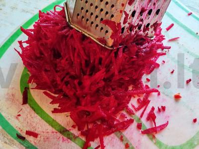 Borsčas su burokėliais ir šviežiais pomidorais Žingsnis 4