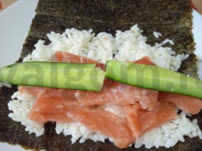 Rulonai su upėtakiu, agurku ir varškės sūriu Žingsnis 3