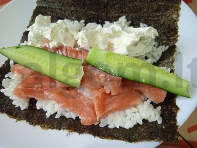 Rulonai su upėtakiu, agurku ir varškės sūriu Žingsnis 4