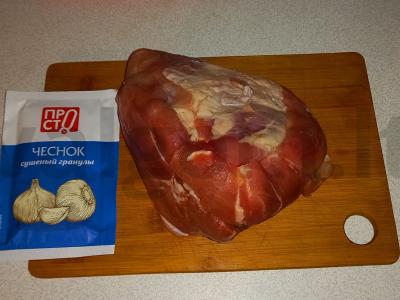 Karštai rūkyta kiaulienos šoninė su česnaku Žingsnis 1