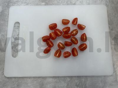 Salotos su kiviais ir vyšniniais pomidorais Žingsnis 1