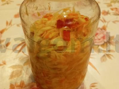 Marinuoti kopūstai su paprikomis ir česnaku Žingsnis 6