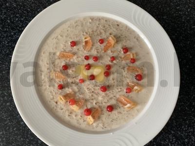 Grikių ir avižų košė su grietinėlėmis pagrindine nuotrauka