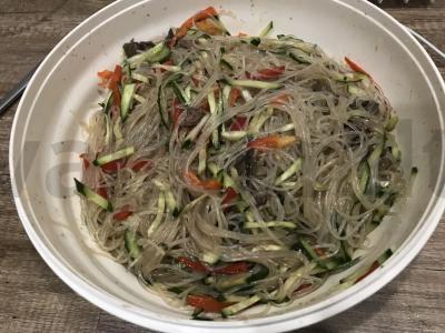 Funchosa su kepta jautiena, paprikomis ir agurkais Žingsnis 7