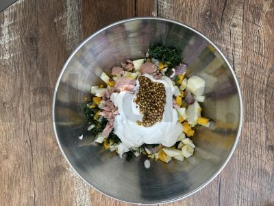 Lengvas salotas su tunu, kiaušiniu ir agurku Žingsnis 9