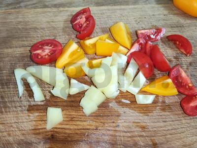 Aštrus šakšukas su sūriu Žingsnis 1