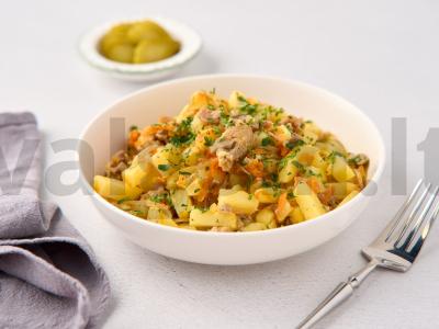 Keptas bulvių patiekalas su troškiniu pagrindine nuotrauka