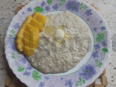 Avižų sėlenų košė su mangais pagrindine nuotrauka