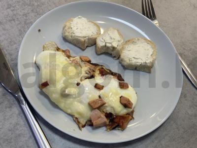 Kiaušiniai su dešra po sūriu pagrindine nuotrauka