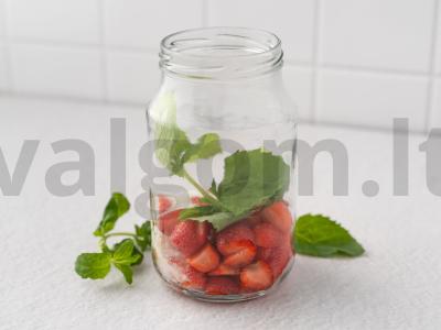 Braškinių kompotas žiemai Žingsnis 3