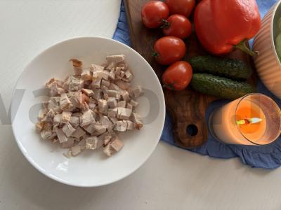 Vištienos ir džiovintų pomidorų salotos Žingsnis 1