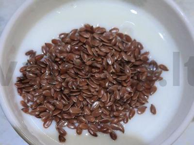 Gėrimas su kefyru, linų sėmenimis, cinamonu ir džiovintais slyvomis Žingsnis 1