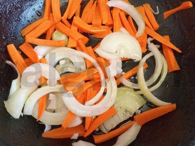 Bulguras su grietinėje troškintomis vištų širdelėmis Žingsnis 1