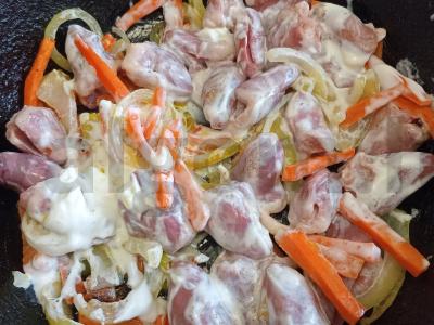 Bulguras su grietinėje troškintomis vištų širdelėmis Žingsnis 6