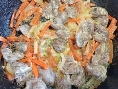 Bulguras su grietinėje troškintomis vištų širdelėmis Žingsnis 7