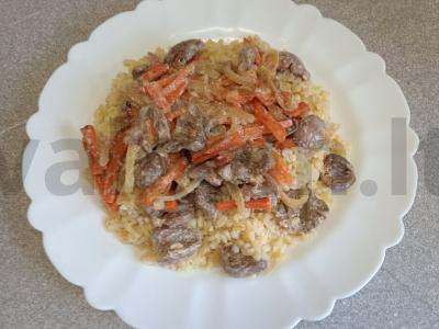 Bulguras su grietinėje troškintomis vištų širdelėmis Žingsnis 10