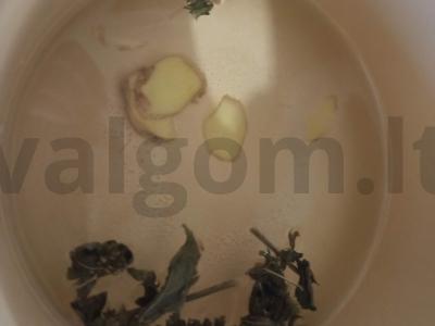 Arbatos gėrimas su imbieru, medumi ir mėtomis Žingsnis 1