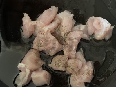 Daržovių ir vištienos filė salotas Žingsnis 2