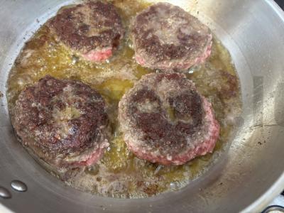 Namų burgeriai su sultingomis jautienos kotletėmis Žingsnis 5