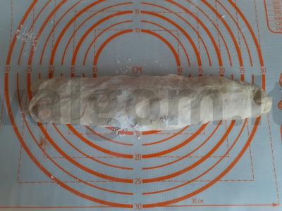 Sūrio ir žaliojo svogūno mielinės tešlos ritinėliai Žingsnis 6