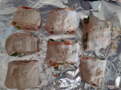 Sūrio ir žaliojo svogūno mielinės tešlos ritinėliai Žingsnis 7